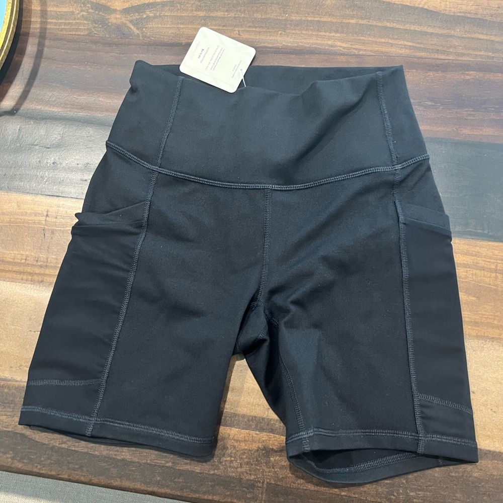 NWT Fabletics On-The-Go PowerHold High-Waisted 6” Short